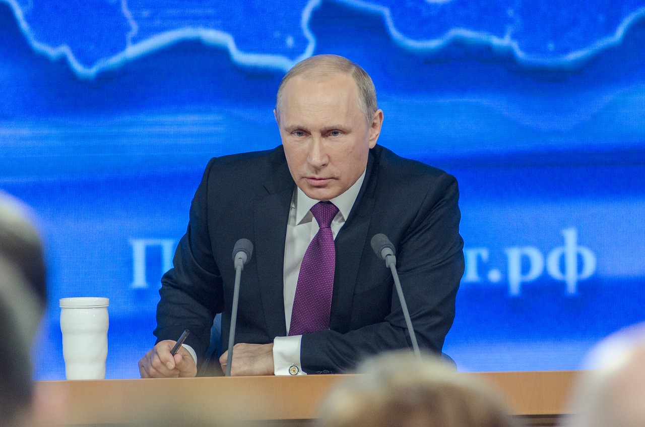 Путин поручил ввести особый контроль на бюджетных стройках