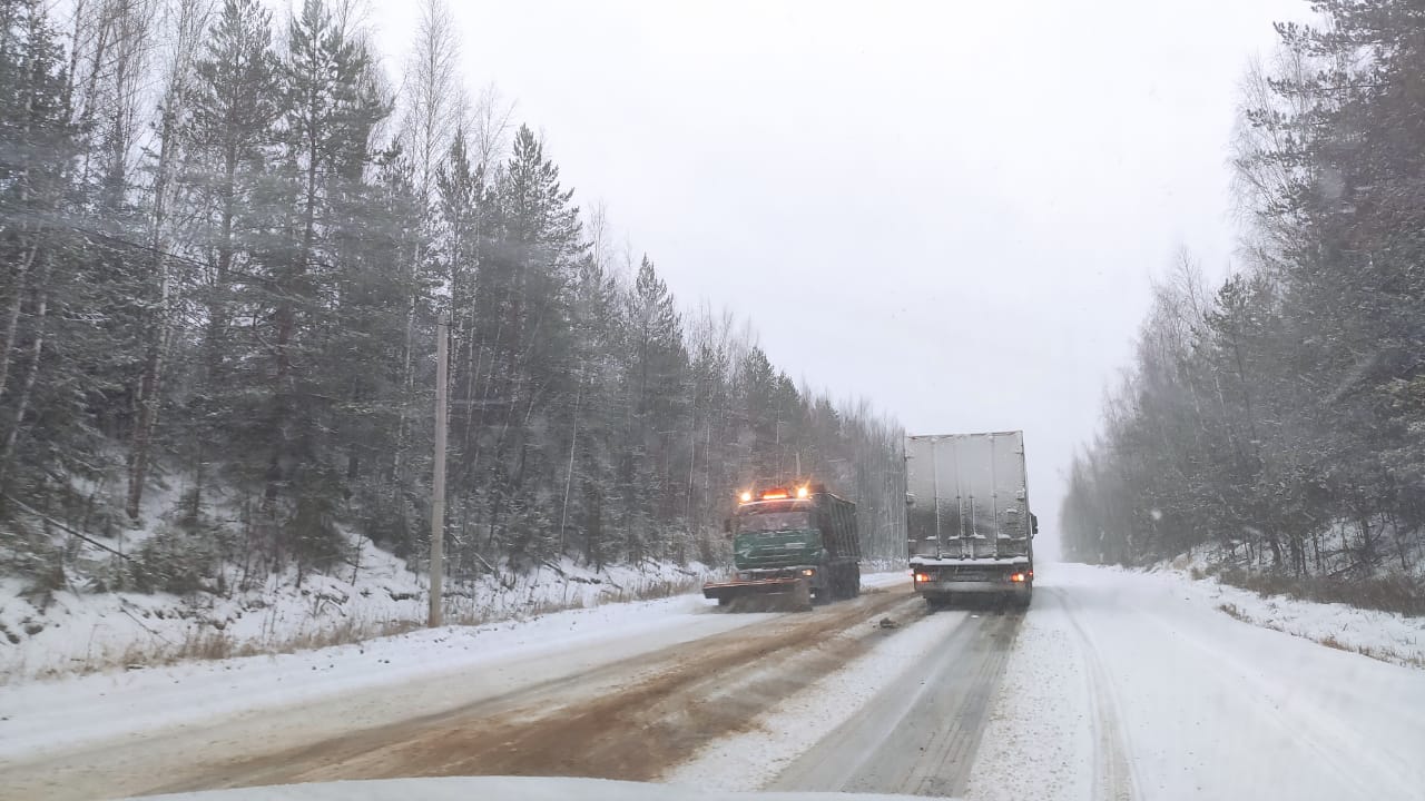 79 машин расчищают снег на трех федеральных трассах в Нижегородской области - фото 1