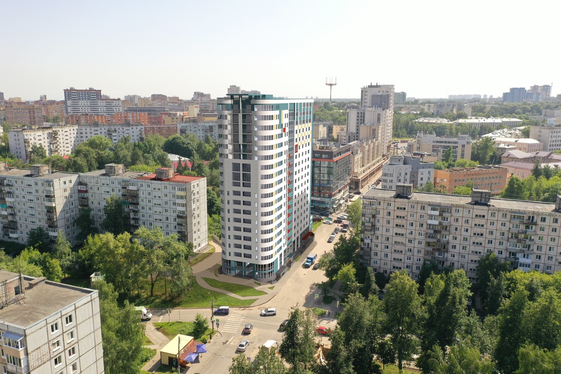 Завершено строительство каркаса дома с видом на Кремль в Нижнем Новгороде
